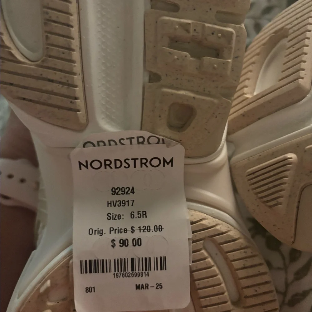 Nike V2K shoes - Picture 4 of 4